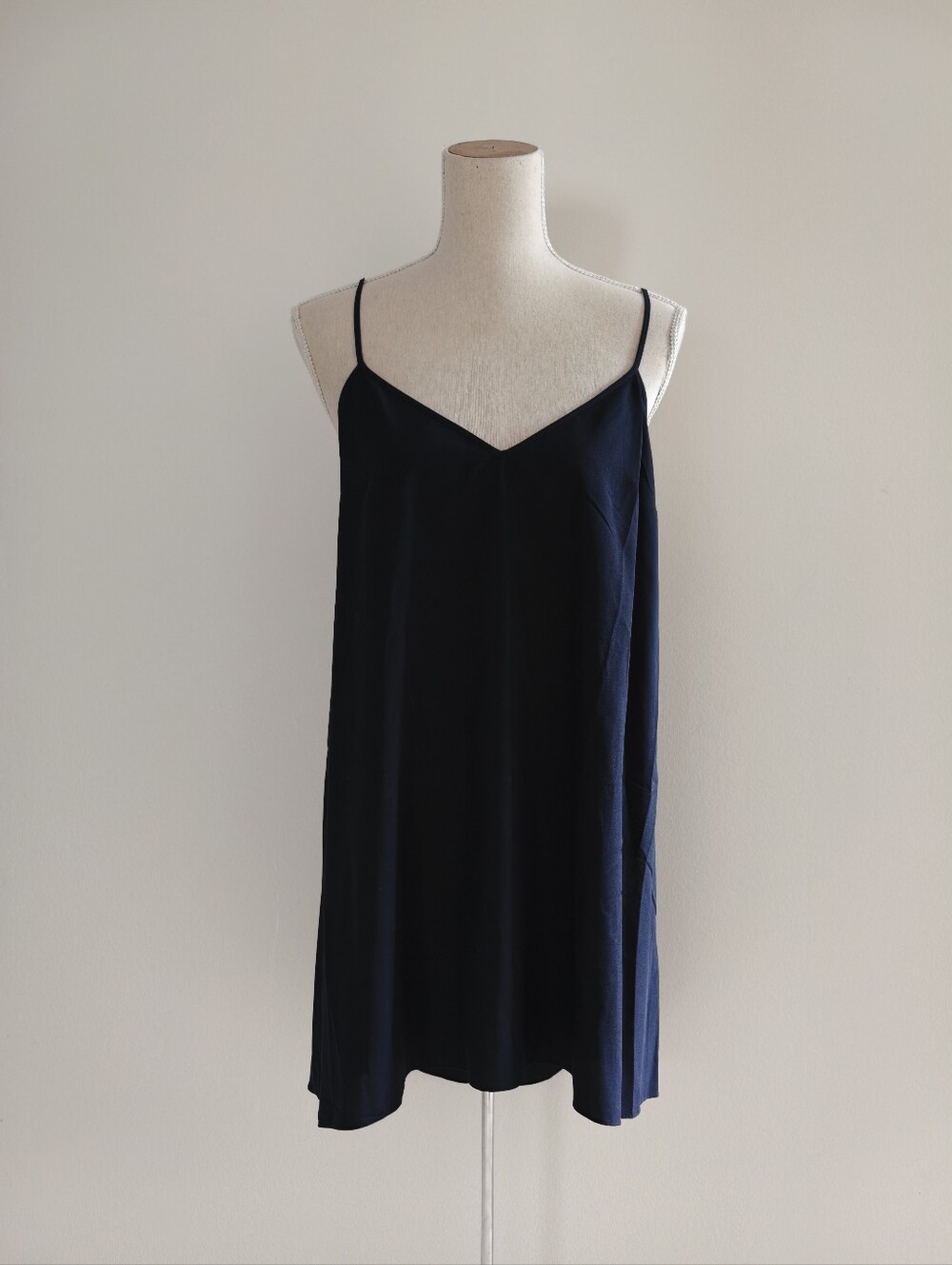 Like New Club Monaco Easy Midi Tiered Dress In Navy - Picture 11 of 16